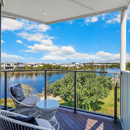 Welcoming Lakeside Getaway With Waterviews, Wifi, Pool & Park Mooloolaba Bagian luar foto