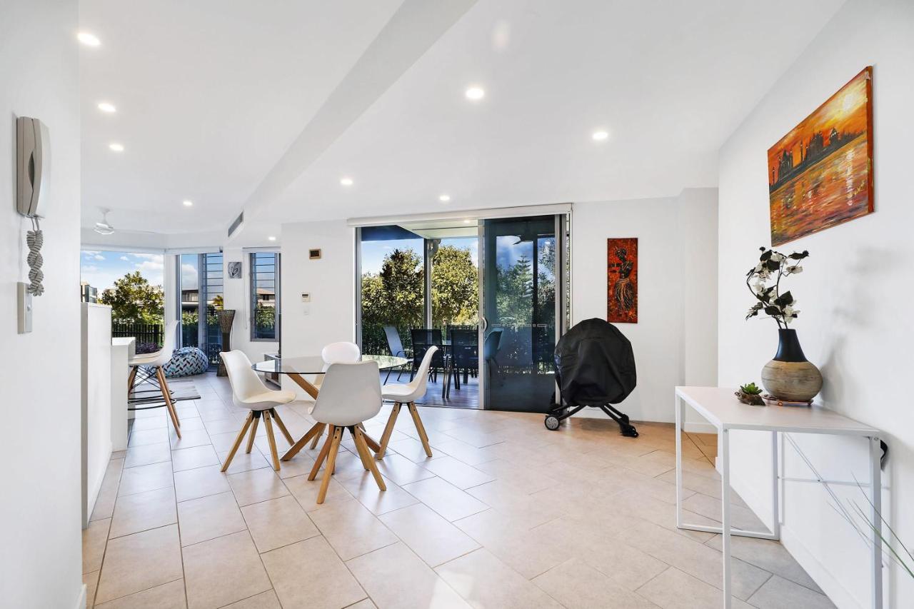 Welcoming Lakeside Getaway With Waterviews, Wifi, Pool & Park Mooloolaba Bagian luar foto