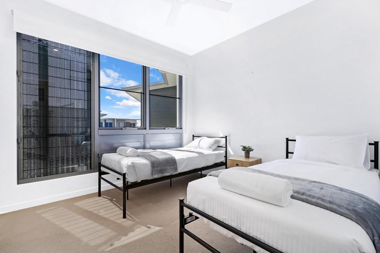 Welcoming Lakeside Getaway With Waterviews, Wifi, Pool & Park Mooloolaba Bagian luar foto