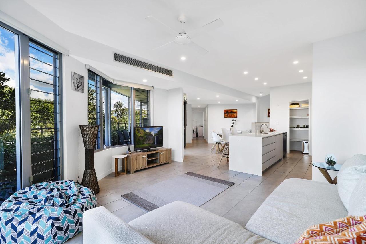 Welcoming Lakeside Getaway With Waterviews, Wifi, Pool & Park Mooloolaba Bagian luar foto
