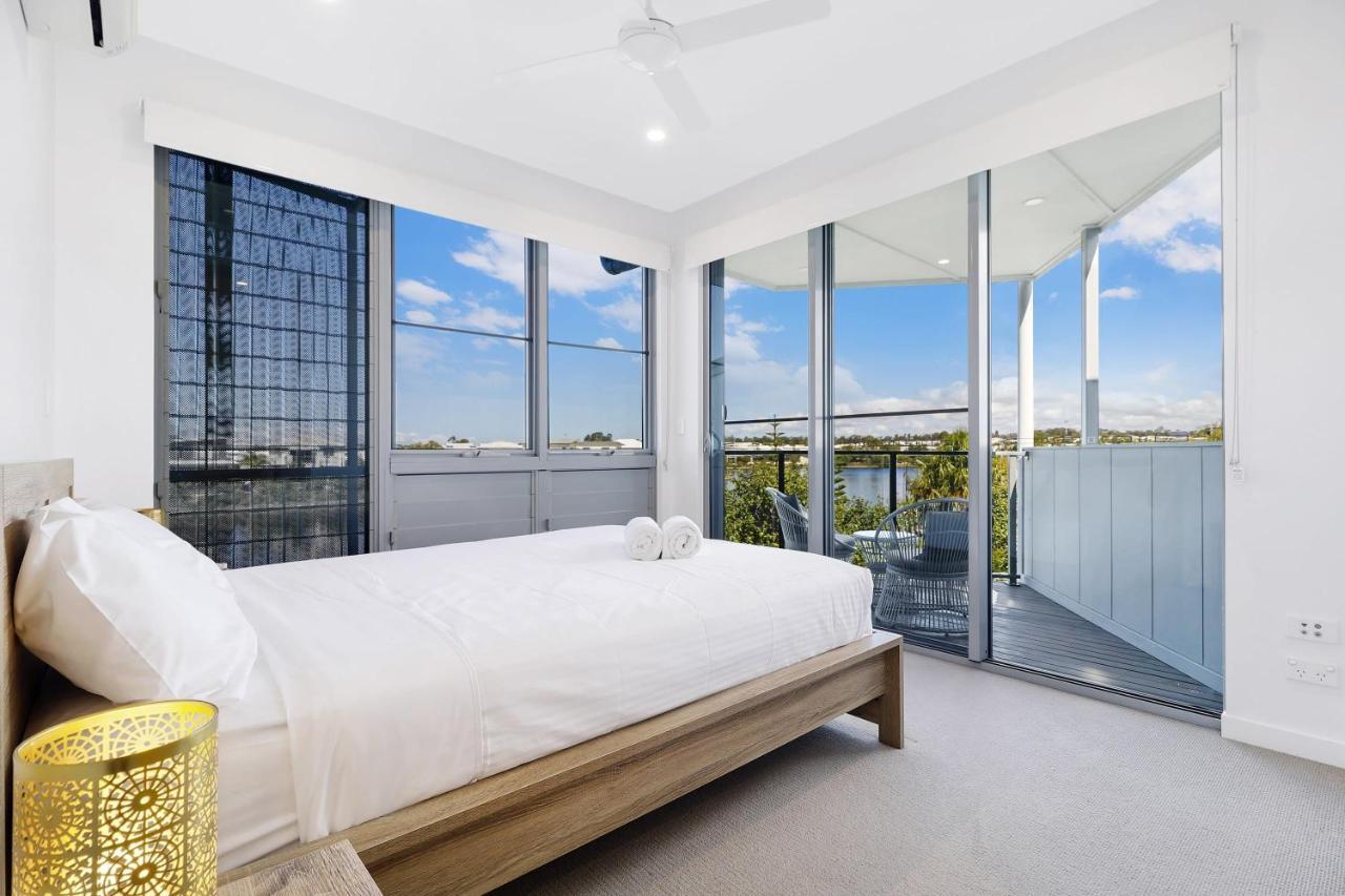 Welcoming Lakeside Getaway With Waterviews, Wifi, Pool & Park Mooloolaba Bagian luar foto