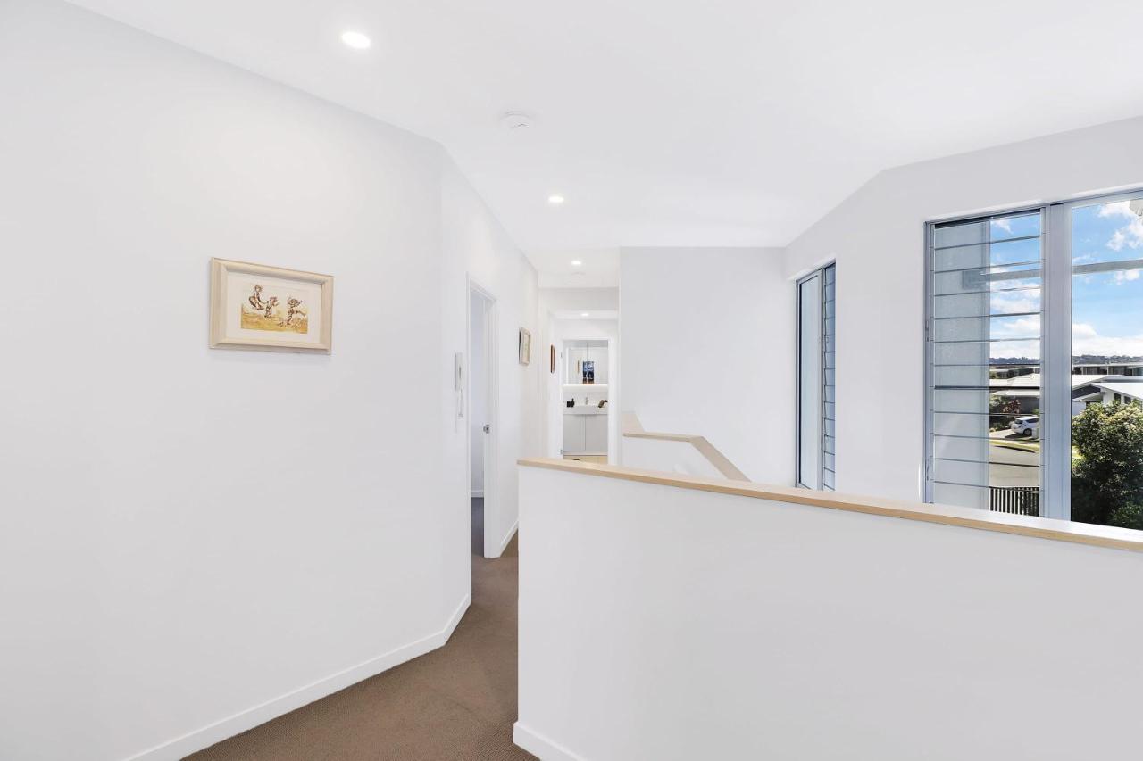 Welcoming Lakeside Getaway With Waterviews, Wifi, Pool & Park Mooloolaba Bagian luar foto
