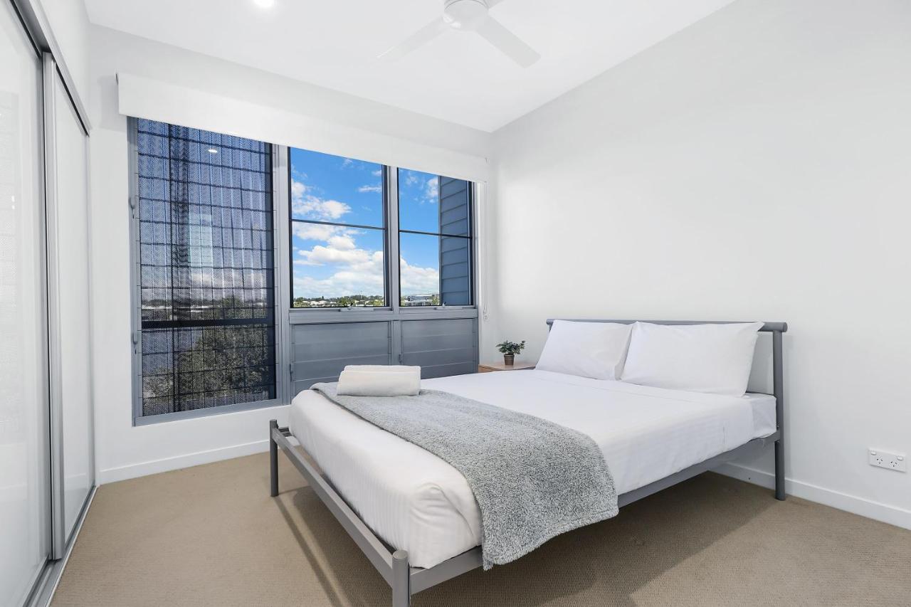 Welcoming Lakeside Getaway With Waterviews, Wifi, Pool & Park Mooloolaba Bagian luar foto