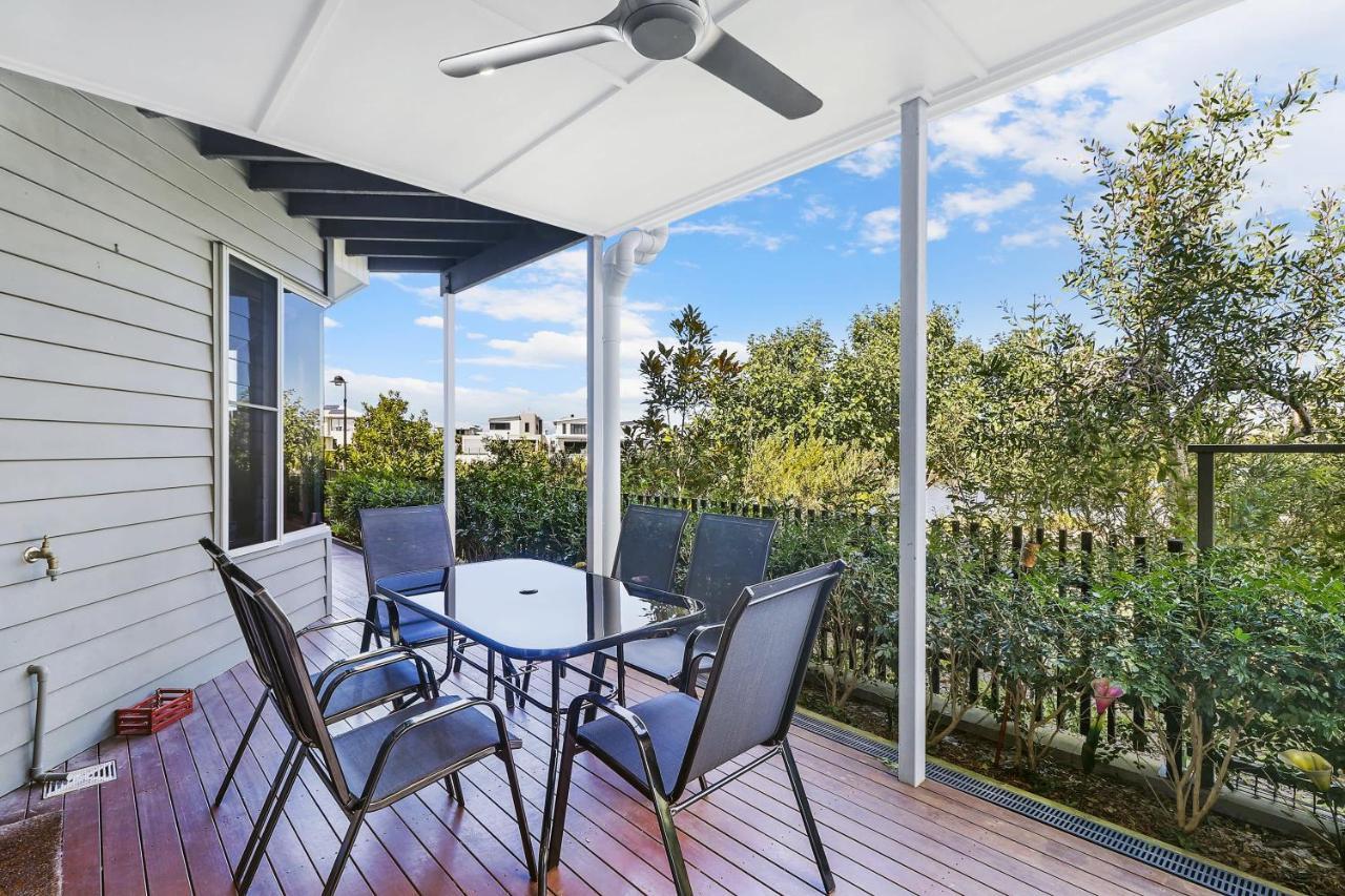 Welcoming Lakeside Getaway With Waterviews, Wifi, Pool & Park Mooloolaba Bagian luar foto